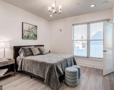 601 S Broadway - Photo Thumbnail 10