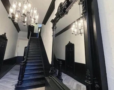 606 Cathedral Street - Photo Thumbnail 6