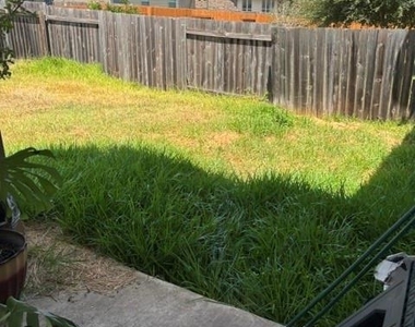 1810 Hidden Springs Path - Photo Thumbnail 26