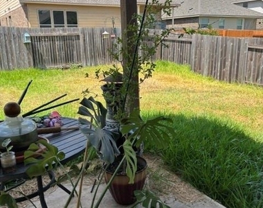 1810 Hidden Springs Path - Photo Thumbnail 25
