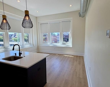 631 S Broadway - Photo Thumbnail 2