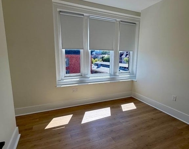631 S Broadway - Photo Thumbnail 3