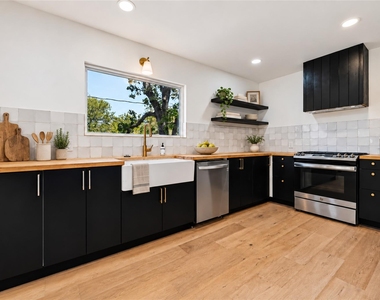 1201 Loma Dr - Photo Thumbnail 8