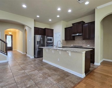 11804 Quintana Cv - Photo Thumbnail 7