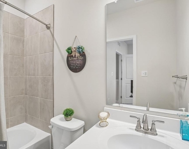 158 Woodgate Circle - Photo Thumbnail 7