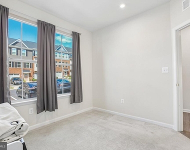158 Woodgate Circle - Photo Thumbnail 10