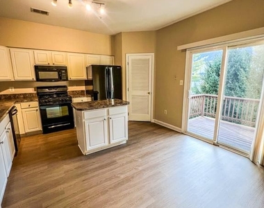8646 Willow Leaf Lane - Photo Thumbnail 4