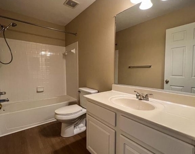 8646 Willow Leaf Lane - Photo Thumbnail 14
