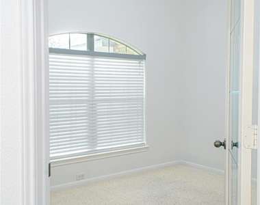 7709 Black Mountain Dr - Photo Thumbnail 16