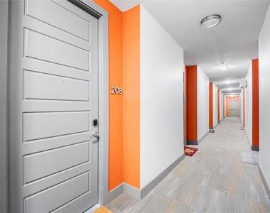 1615 E 7th St - Photo Thumbnail 23