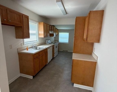 200 Brylgon Avenue - Photo Thumbnail 10