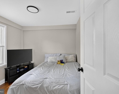 109 E 40th Street - Photo Thumbnail 16