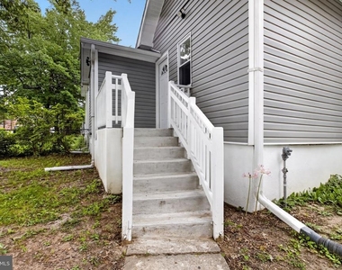 109 E 40th Street - Photo Thumbnail 20