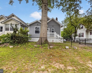109 E 40th Street - Photo Thumbnail 4