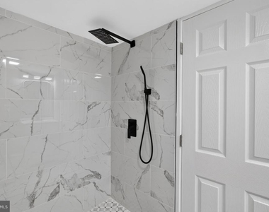 109 E 40th Street - Photo Thumbnail 24