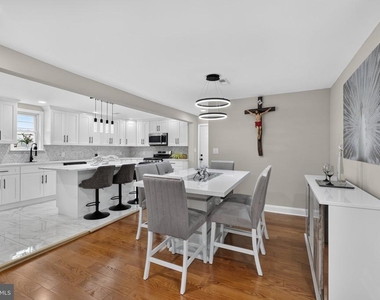 109 E 40th Street - Photo Thumbnail 30
