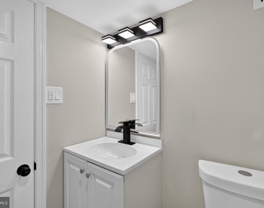 109 E 40th Street - Photo Thumbnail 23