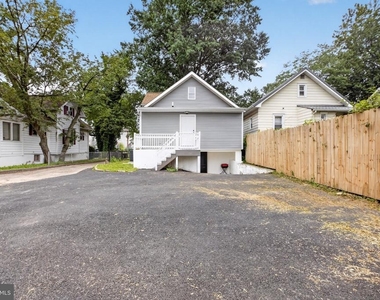 109 E 40th Street - Photo Thumbnail 37