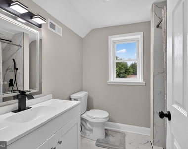 109 E 40th Street - Photo Thumbnail 21