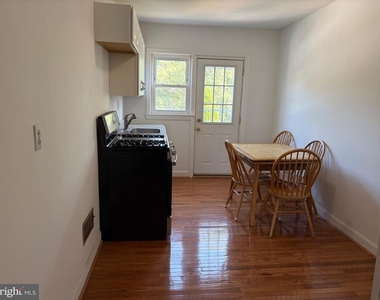 1403 Beech Street - Photo Thumbnail 3