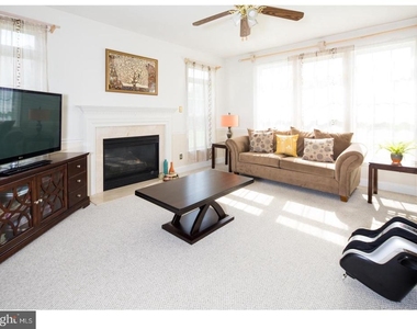 33 Hempstead Drive - Photo Thumbnail 5