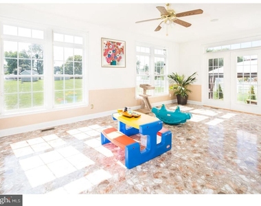 33 Hempstead Drive - Photo Thumbnail 8