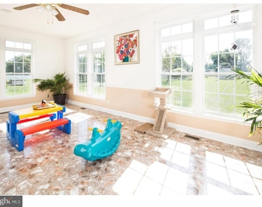 33 Hempstead Drive - Photo Thumbnail 9