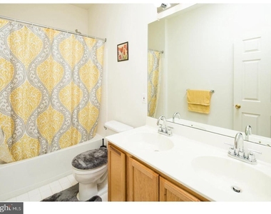 33 Hempstead Drive - Photo Thumbnail 16