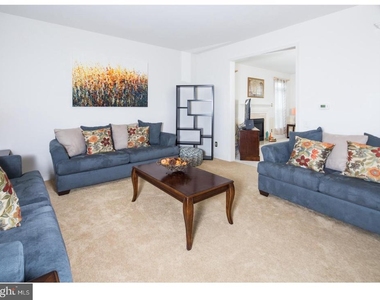 33 Hempstead Drive - Photo Thumbnail 2