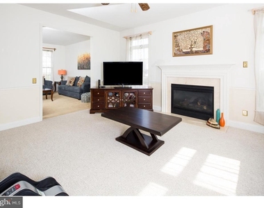 33 Hempstead Drive - Photo Thumbnail 4
