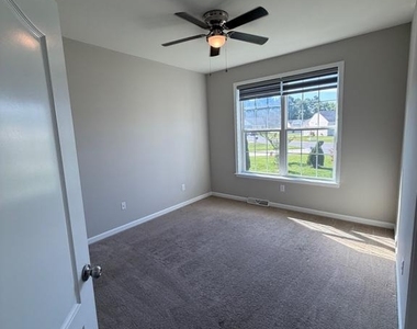 44 Esther Court - Photo Thumbnail 13