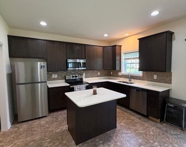 44 Esther Court - Photo Thumbnail 5
