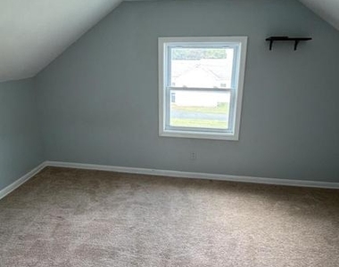 2318 S Dupont Boulevard - Photo Thumbnail 7