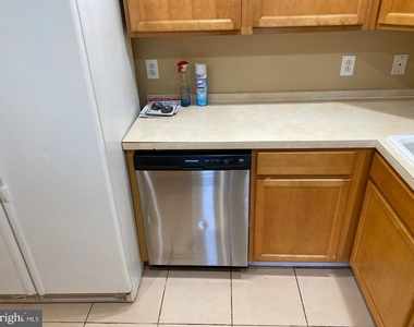 496 Barrister Place - Photo Thumbnail 5