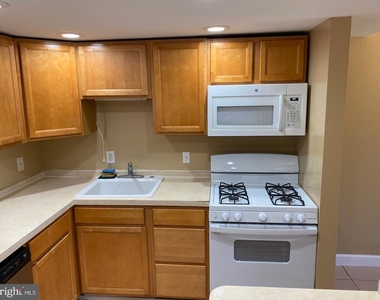 496 Barrister Place - Photo Thumbnail 4