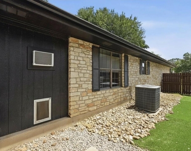 303 Pin Oak Dr - Photo Thumbnail 33