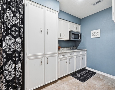 303 Pin Oak Dr - Photo Thumbnail 15