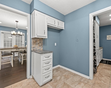 303 Pin Oak Dr - Photo Thumbnail 14