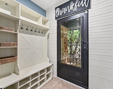 303 Pin Oak Dr - Photo Thumbnail 6