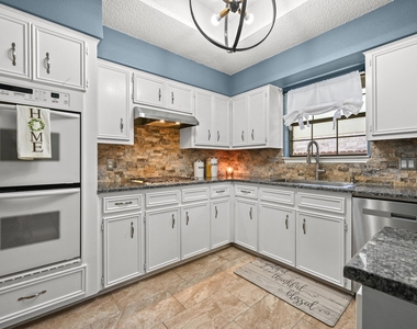 303 Pin Oak Dr - Photo Thumbnail 13