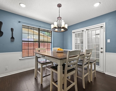 303 Pin Oak Dr - Photo Thumbnail 11