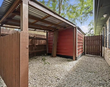 303 Pin Oak Dr - Photo Thumbnail 34