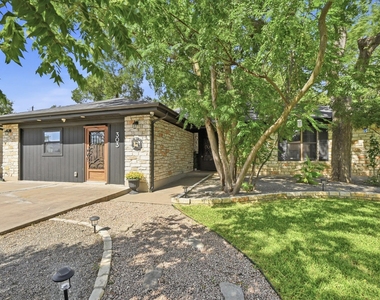 303 Pin Oak Dr - Photo Thumbnail 2