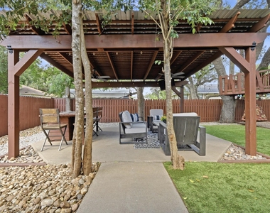 303 Pin Oak Dr - Photo Thumbnail 28