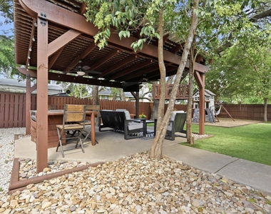 303 Pin Oak Dr - Photo Thumbnail 29
