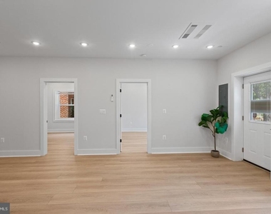 2236 40th Street Nw - Photo Thumbnail 12