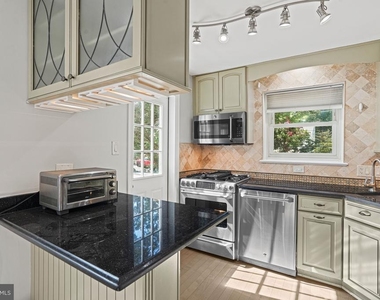 2749 Arizona Avenue Nw - Photo Thumbnail 9
