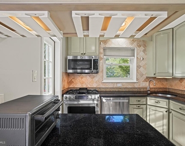 2749 Arizona Avenue Nw - Photo Thumbnail 10