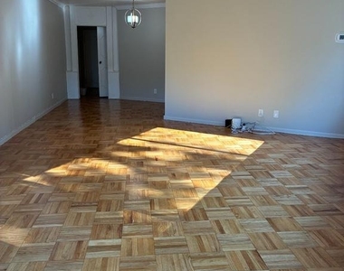 4200 Cathedral Avenue Nw - Photo Thumbnail 7