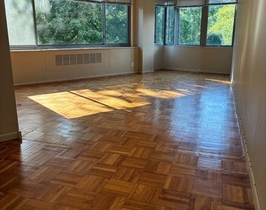 4200 Cathedral Avenue Nw - Photo Thumbnail 6